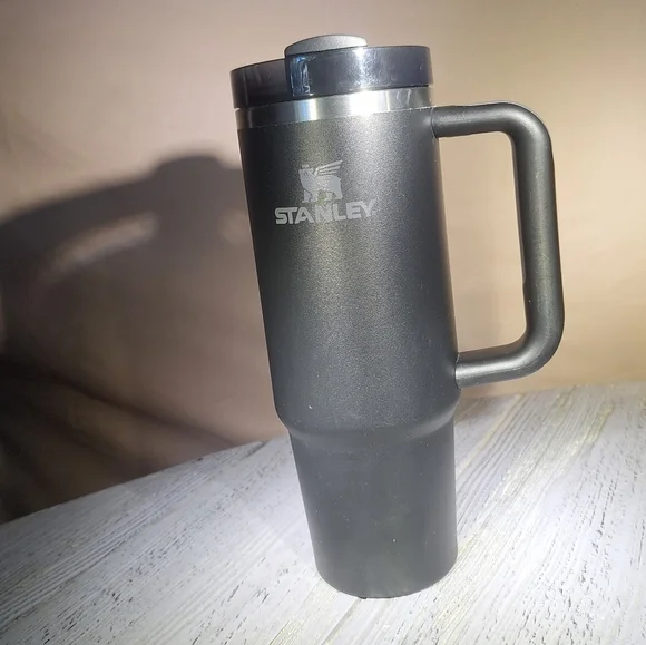 Stanley Black Travel Mug with Handle Quencher H2.0 FlowState Tumbler 30oz. - Picture 5 of 12